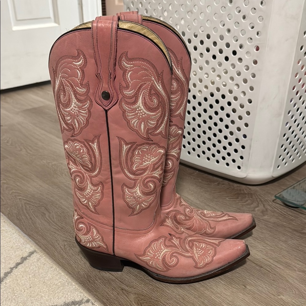 Pink Heeled Boots with Intricate Embroidery